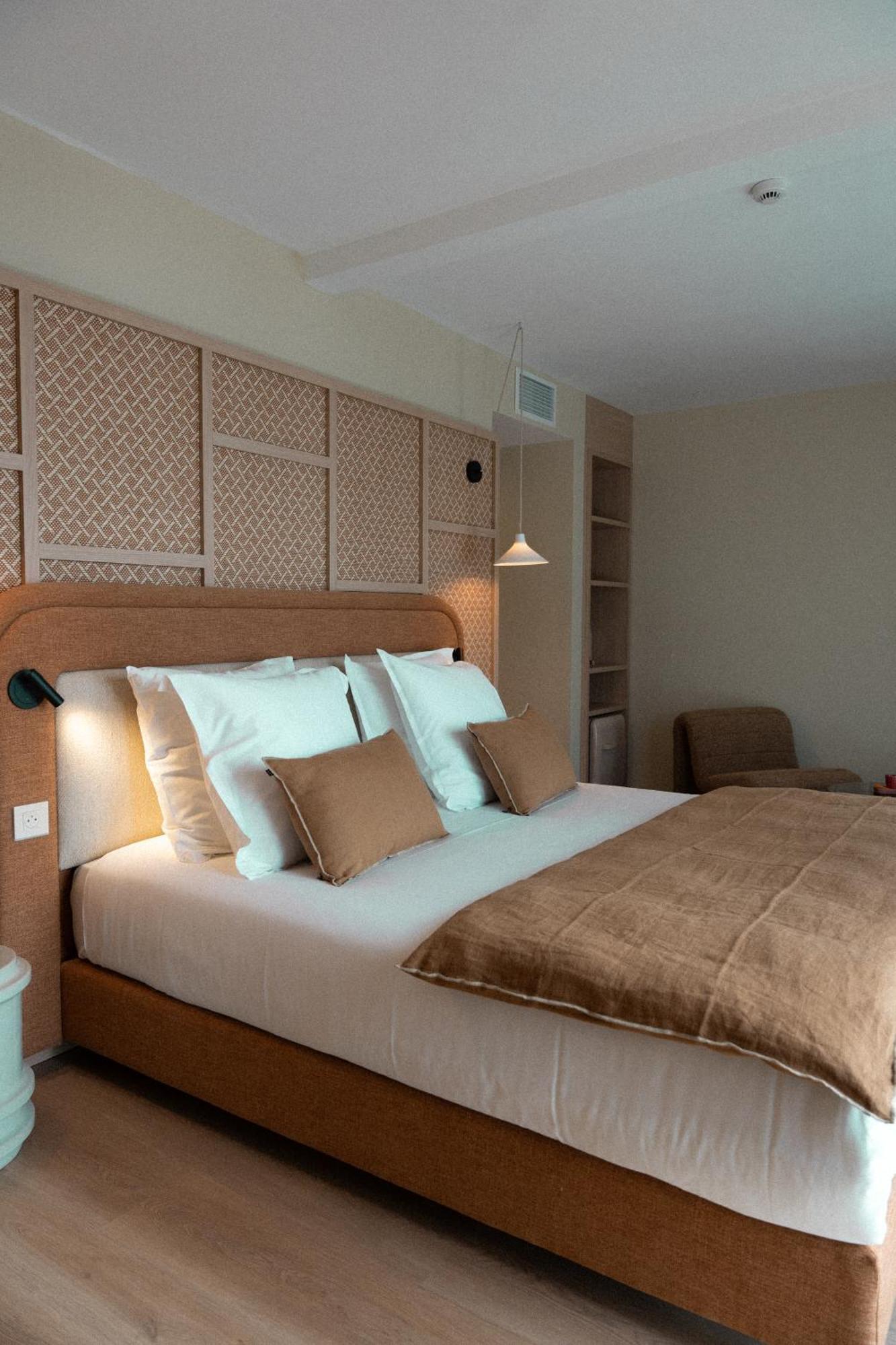 Roc Seven Biarritz Hotel Bagian luar foto