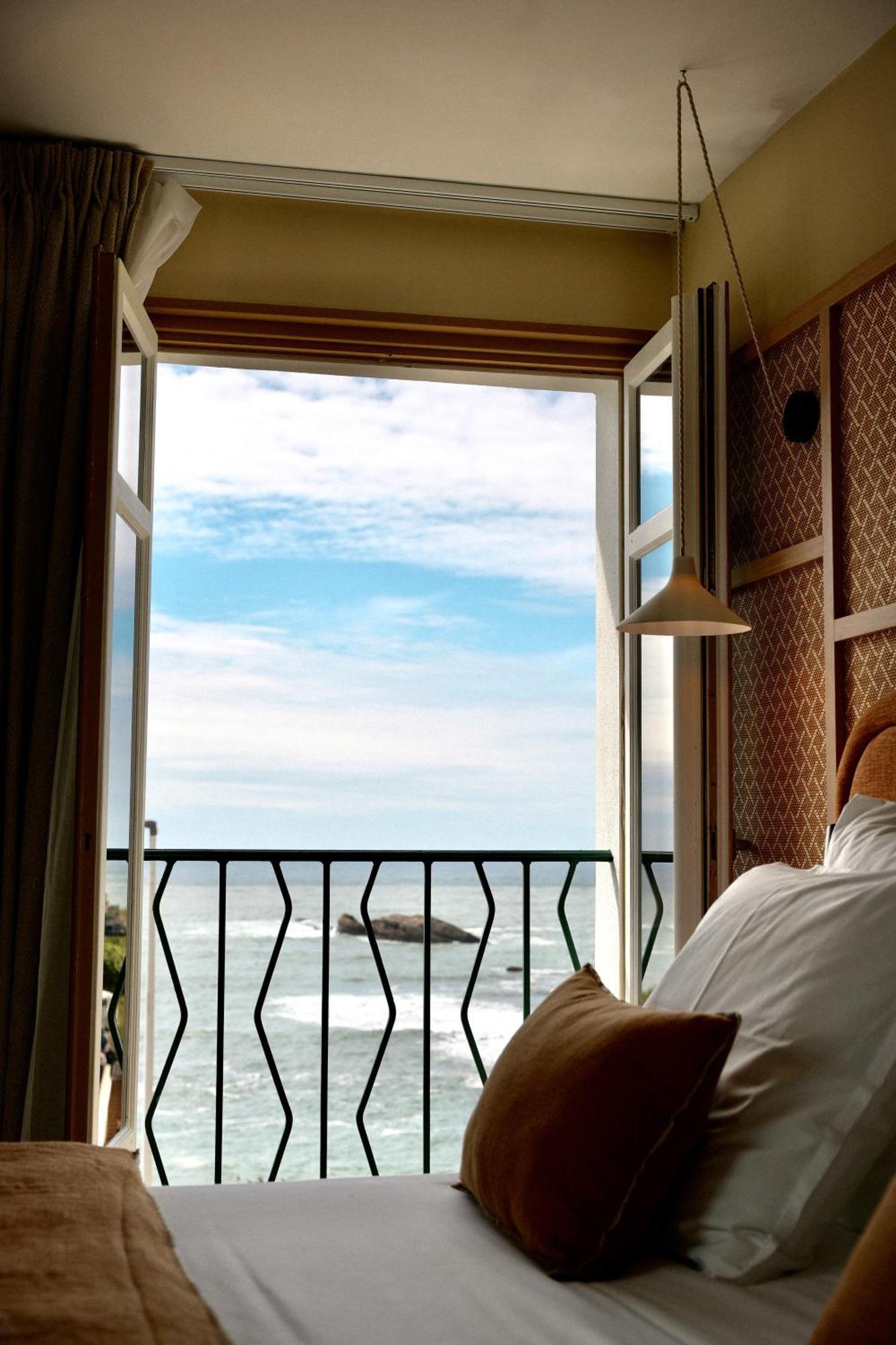 Roc Seven Biarritz Hotel Bagian luar foto