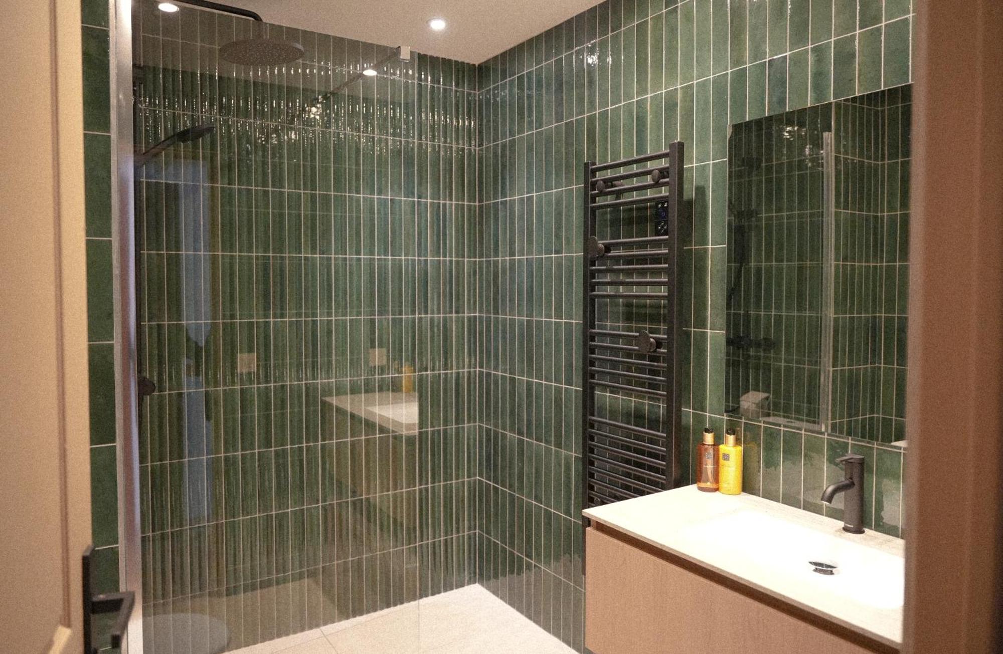 Roc Seven Biarritz Hotel Bagian luar foto